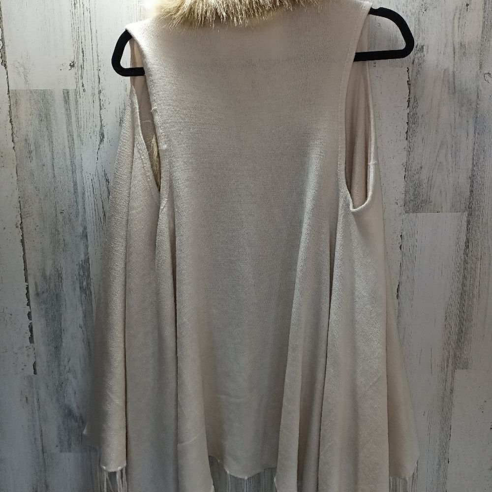 Faux fur vest - Picture 4 of 4